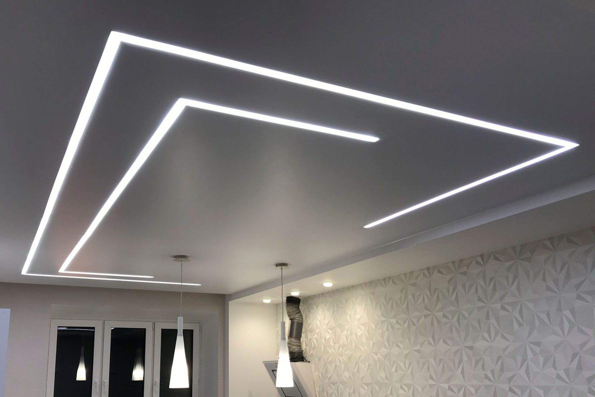 квадратные натяжные потолки